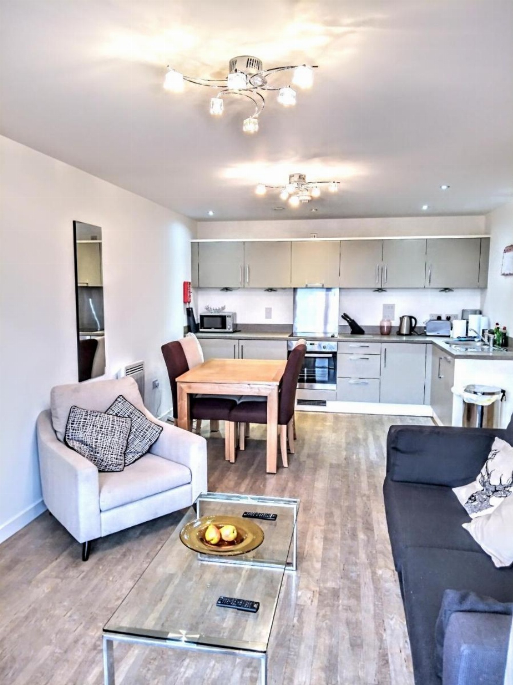 New Central Woking 1 and 2 Bedroom Apartments with Free Gym, close to Train Station